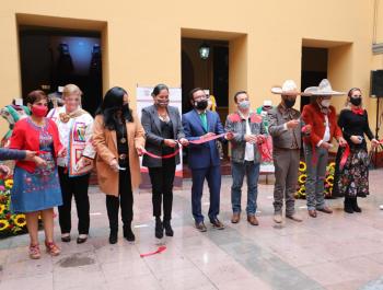 Presenta AMH colección de trajes típicos con motivo de las fiestas patrias