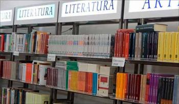 El libro, alimento del alma, resiste la crisis