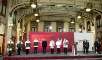 Presidente entrega Condecoración ‘Miguel Hidalgo’ Grado Placa a hospitales federales COVID