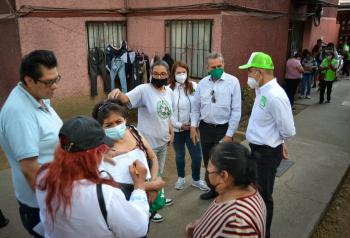 Atiende Agustín Torres demandas de habitantes de la Guerrero