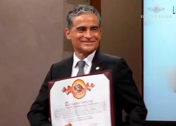 El arquitecto universitario Felipe Leal Fernández ingresó a El Colegio Nacional