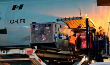 Recibe México 1.2 millones de vacunas AstraZeneca