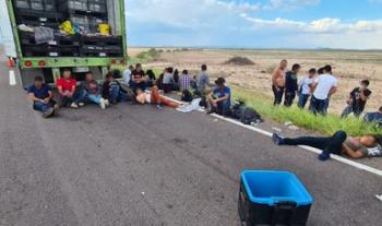Auxilian a 35 personas centroamericanas hacinadas y con signos de deshidratación en carretera de Durango