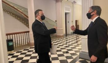 El canciller Ebrard entrega en Washington carta del presidente López Obrador al presidente Biden