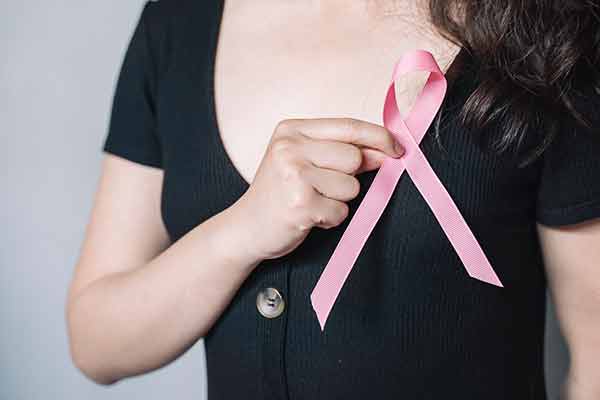 Disminuye la edad para desarrollar cáncer de mama