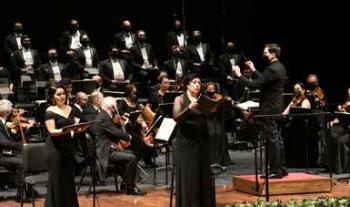 Ovacionan interpretación del Réquiem de Mozart en memoria de las víctimas del COVID-19