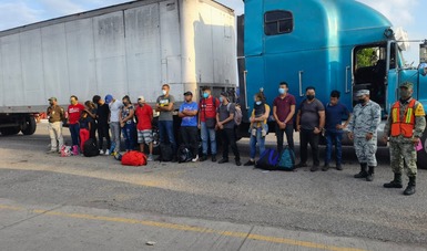 Rescata INM a 16 personas migrantes que viajaban hacinadas en cabina de tráiler