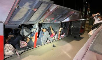 Localiza INM a 101 personas migrantes irregulares en autobús turístico en Oaxaca