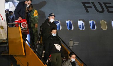 Avión de la Fuerza Aérea Mexicana arribó a México con 81 personas evacuadas de Ucrania: Ebrard