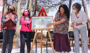 Presentan billete de lotería conmemorativo al Día Internacional de la Mujer