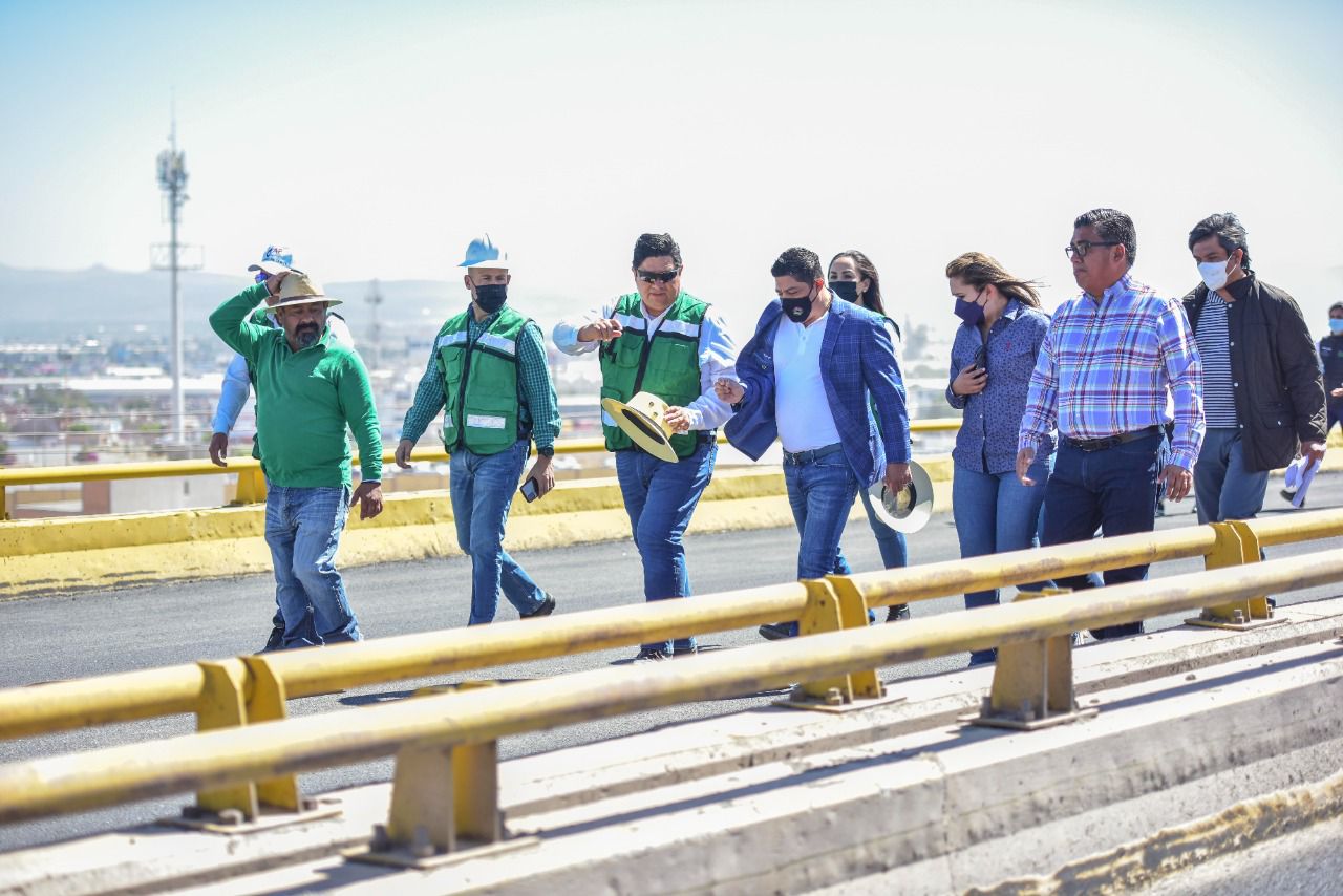 Gobernador constata avance de obras en Bulevar Rocha Cordero