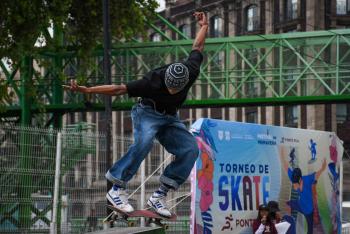 Destaca la destreza de los participantes en el Primer "Torneo de Skate Ponte Pila"