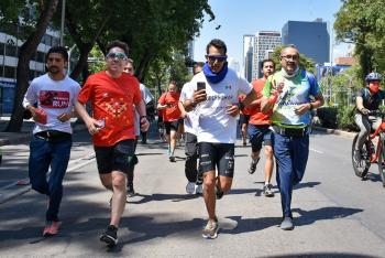 Recibe Gobierno Capitalino al Ultramaratonista Daniel almanza “Superhuman” quien recorre el país de Sur A Norte