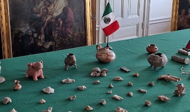Restituyen a México piezas arqueológicas y óleos de la época virreinal