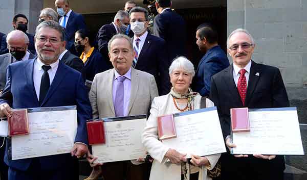 Distinguen a cuatro universitarios con los Premios al Mérito Médico y de Enfermería 2022