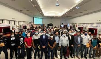 Jornaleros agrícolas viajan a Canadá con contrato en mano y el acompañamiento de autoridades mexicanas