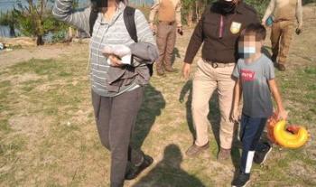 Rescata Grupo Beta del INM a madre e hijo en el Río Bravo