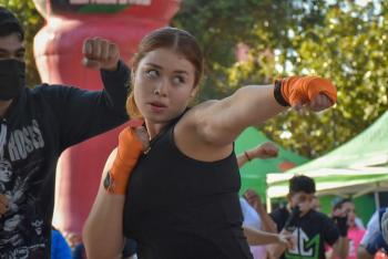 Ofrece excampeón mundial de boxeo, Daniel Zaragoza, entrenamiento en el Monumento a la Revolución