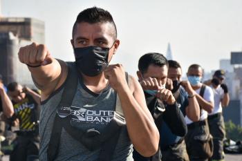 Más de 50 integrantes del Heroico Cuerpo de Bomberos se entrenan rumbo a la Clase Masiva de Box