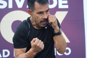 Ofrece entrenamiento de box Carlos "Bolillo" González en la Pista de Remo y Canotaje Virgilio Uribe