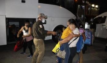 Identifica INM a 58 personas migrantes hacinadas en dos viviendas en el estado de Tabasco