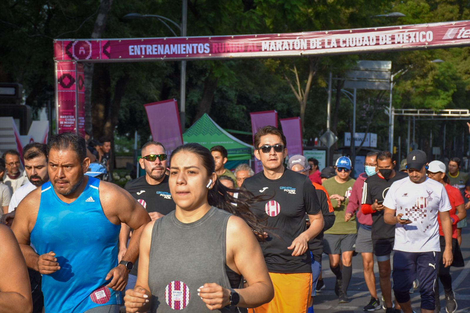 Entrenan 400 corredoras y corredores en Paseo de la Reforma para el Maratón de la Ciudad de México Telcel 2022