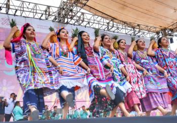 Cientos de familias disfrutaron de la máxima expresión cultural de Oaxaca en Iztapalapa