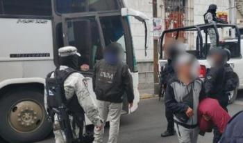 Rescata INM en Puebla a 251 personas migrantes en condiciones de hacinamiento