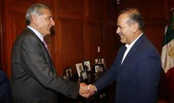 Entabla secretario de Gobernación diálogo ciudadano en Aguascalientes