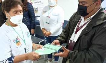 Apoya INM a 22 personas adultas mayores para viajar a Estados Unidos y reunirse con sus hijos