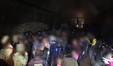 Identifica INM a 225 personas de Centro y Sudamérica ocultas en una bodega en Edomex