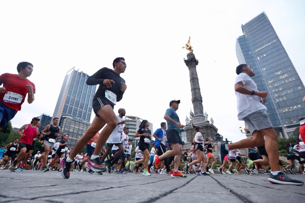 Ganan mexicanos Santana y Sánchez los primeros lugares del Medio Maratón de la Ciudad de México BBVA 2022