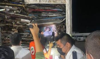 Identifica INM 45 migrantes extranjeros hacinados en compartimento oculto de un tractocamión