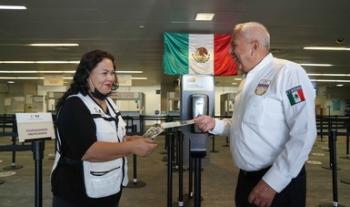 Supervisa comisionado del INM operación migratoria en Aeropuerto Internacional de Monterrey