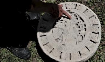 Disco de piedra alusivo al joven dios del maíz corrobora la base religiosa común de Toniná y Palenque