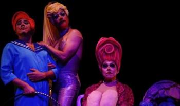 Las devoradoras de un ardiente helado, farsa musical a cargo de la compañía teatral Figurat