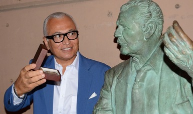 El dramaturgo e investigador Ignacio Flores de la Lama, recibió el premio Rubén Vizcaino en Cecut