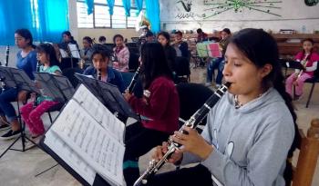 Niñas y niños instrumentistas de San Jerónimo Tecóatl estrenarán chilena dedicada a las mujeres de su comunidad