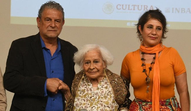 Con emotivo homenaje, celebran 90 años de la poeta Guadalupe Cárdenas