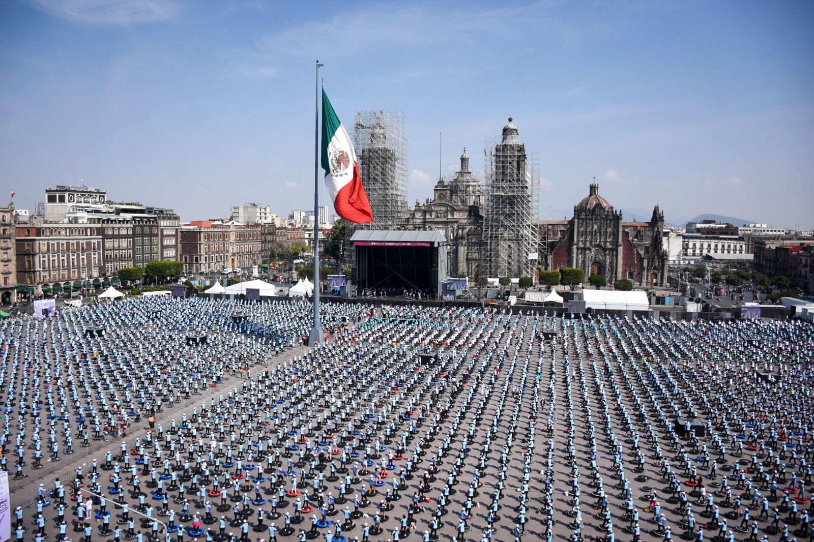 Imponen Ciudad de México e Iztapalapa por clase de trampolines fitness más grande del mundo