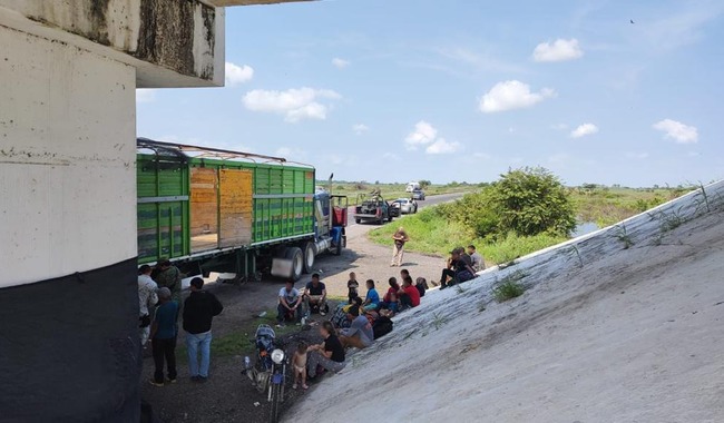 En Chiapas y Veracruz Guardia Nacional rescata personas migrantes que viajaban en vehículos y tractocamión
