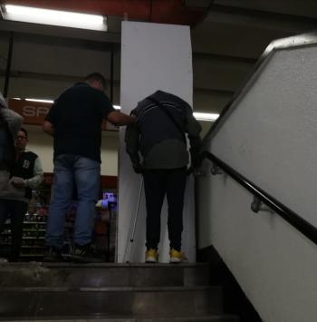 Historias en el metro, caminar lento por Ricardo Burgos Orozco