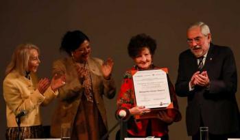 Margo Glantz recibió el Premio Internacional Carlos Fuentes a la Creación Literaria en el Idioma Español 2022