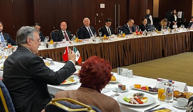 El canciller Ebrard acuerda con empresarios turcos incrementar comercio e inversiones
