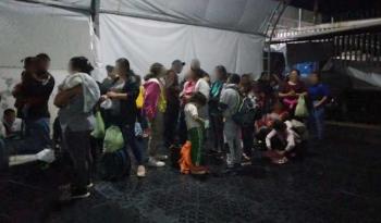 Rescata INM en Veracruz a 143 personas extranjeras que no acreditaron su estancia regular en el país 