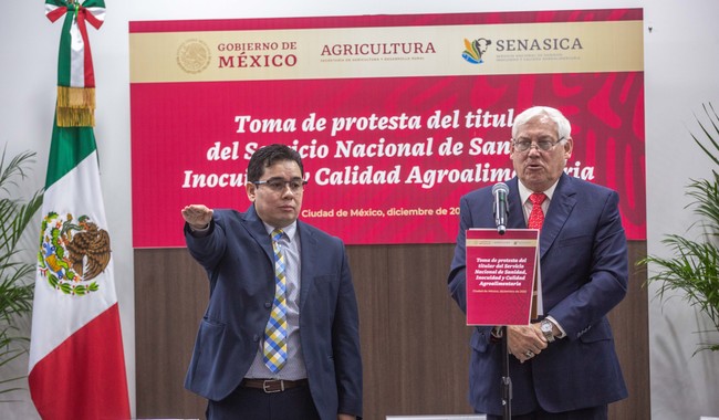 Toma posesión Francisco Javier Calderón Elizalde como nuevo director en jefe del Senasica 