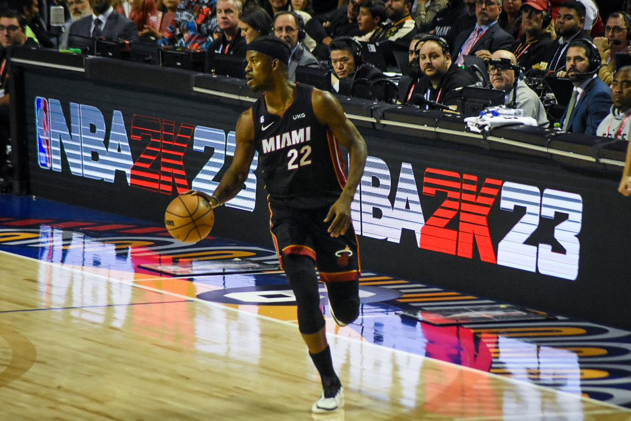 Miami Heat vence a San Antonio Spurs 111 a 101 en el juego de NBA en la Ciudad de México