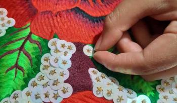 Elaborar vestimentas para el Carnaval, una bella tradición en Papalotla, Tlaxcala
