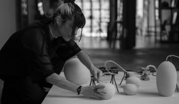 Ana Paula Santana, artista interdisciplinaria que propone el sonido y la forma como un ensayo simbólico de denuncia