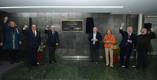 Honra la UNAM a artífices de la Torre de Rectoría 
